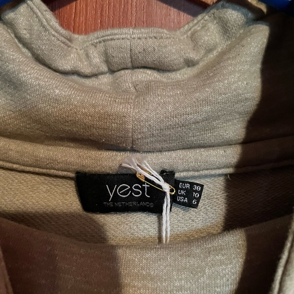 Yest light army green short sleeve sweater shirt. - Picture 2 of 2